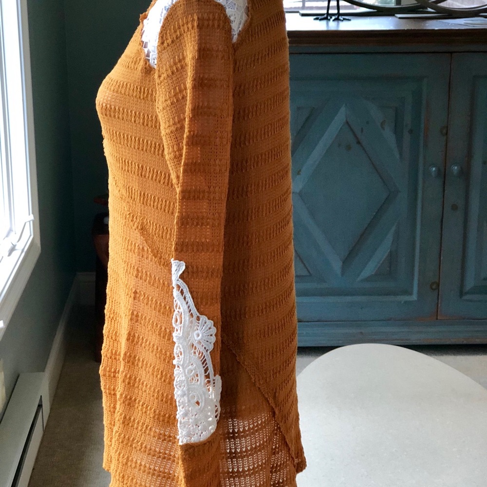 NEW! TUNIC WITH LACE ACCENTS SIZE SMALL AND LARGE - Picture 7 of 7